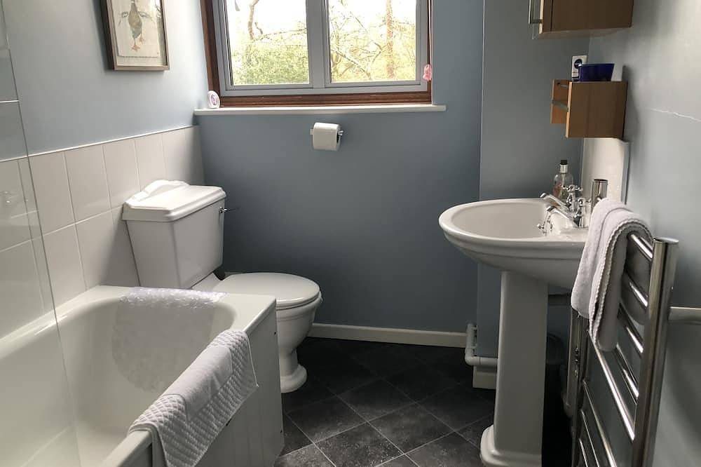 All yours Bright & airy cosy 1 bedroom apartment situated in its own woodland in Dorset