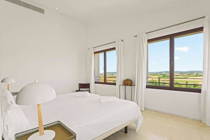 Finca moderna Can Sal con vistas panorámicas sobre la isla. in Ariany, Interior de Mallorca