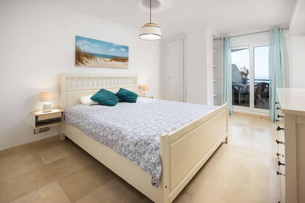Apartamento entero, Primera línea de playa, vistas al mar, Sabinillas in San Luis de Sabinillas, Manilva