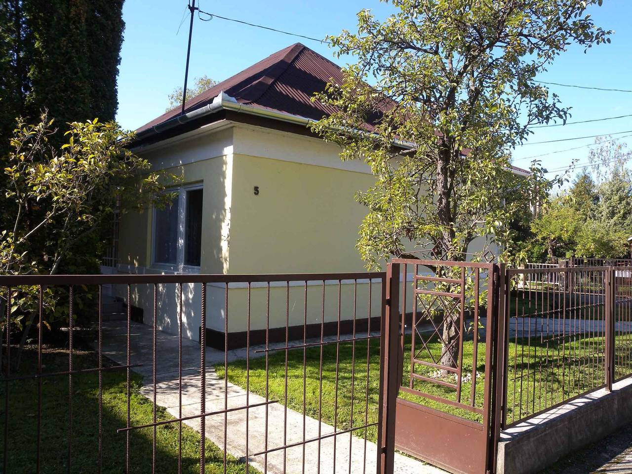 Ferienhaus nur 150 m vom Plattensee entfernt in Balatonmariafürdö, Plattensee Südufer