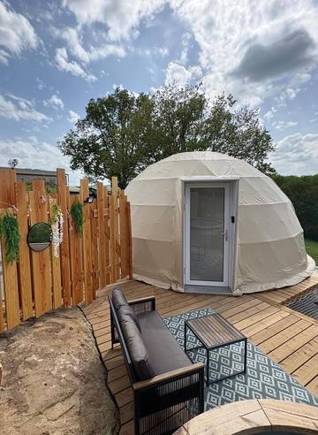 Gîte pour 2 personnes, avec jardin et terrasse ainsi que piscine et jacuzzi dans le Lot