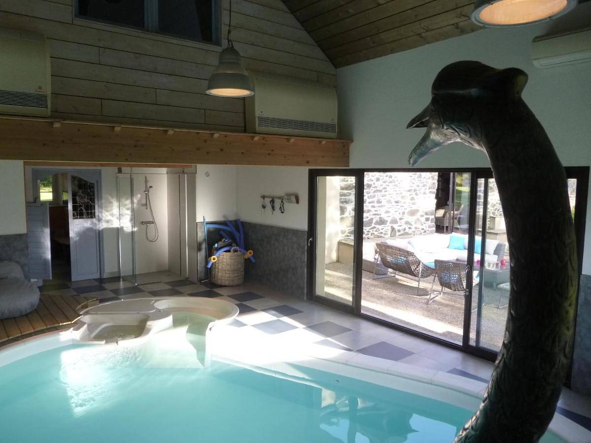 Four-Bedroom Holiday Home in Hôpital-Camfrout, Région de Brest