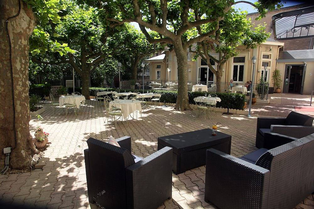 Appartement entier, Hôtel pension à 30 mètres de la cure thermale in Lamalou-les-Bains, Région de Béziers