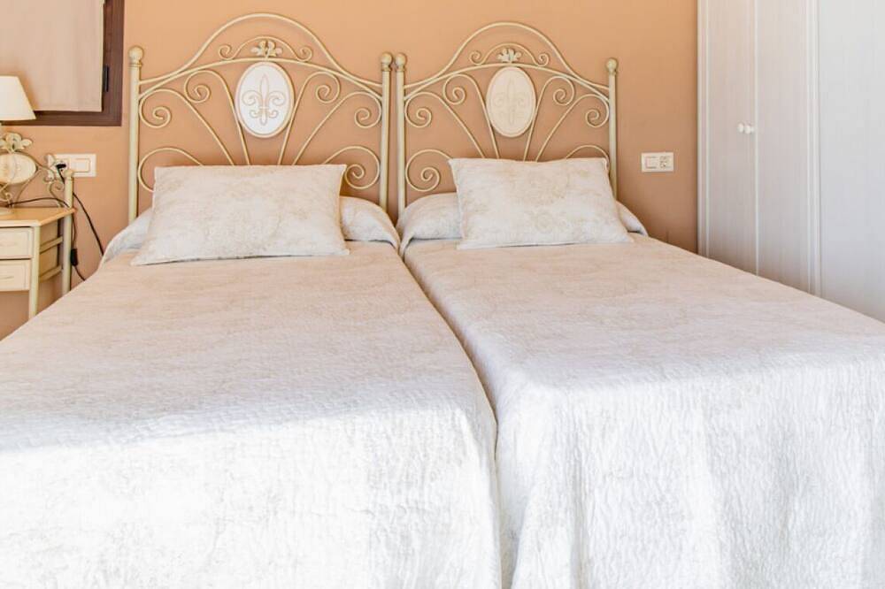 Rural Duplex in the Pyrenees - Garden and Parking in Sabiñánigo, Spanish Pyrenees