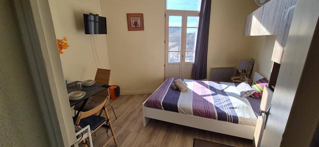 Gîte pour 2 personnes, avec vue et balcon dans Casino Grand Cafe de Vichy - 3