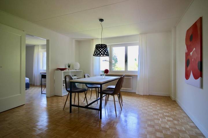 Ferienwohnung für 4 Personen, mit Balkon und Garten sowie Ausblick in Glarus