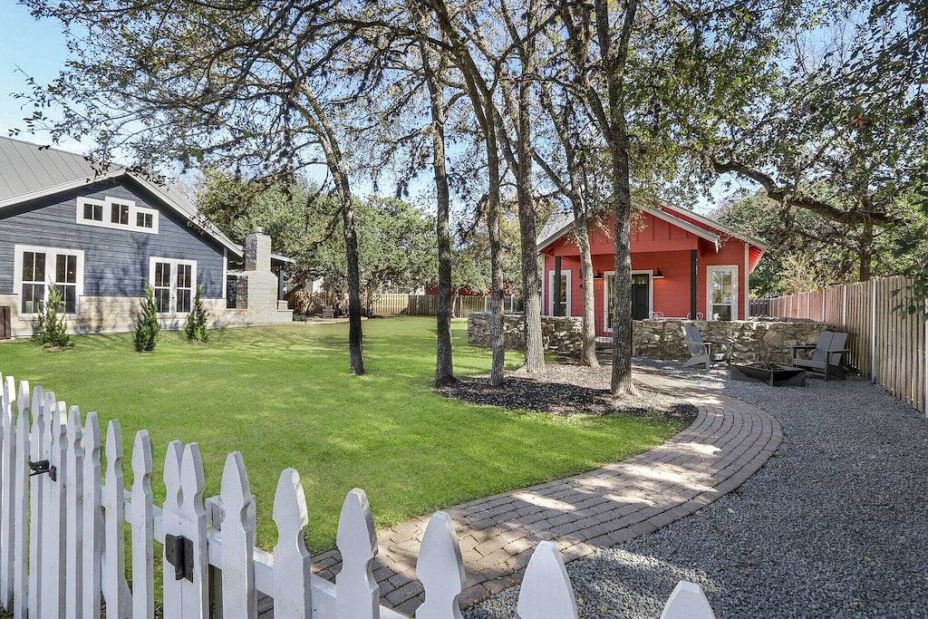 Haydon Cottage I Romantic, Dripping Springs in Dripping Springs, Hays County