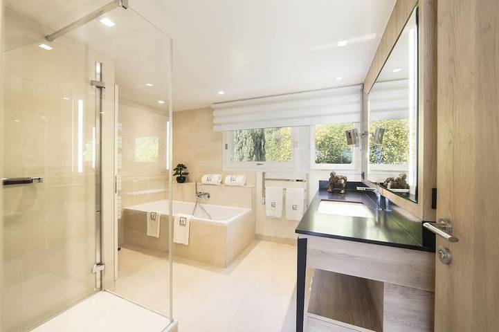 Villa pour 10 personnes, avec Balcon ainsi que Jacuzzi et Jardin à Veyrier-du-Lac - 3