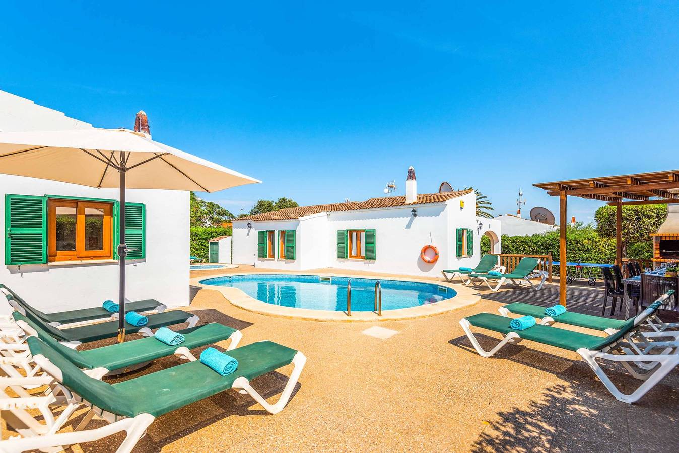 Chalet para 10 personas con piscina para niños in Cala Blanes, Ciudadela