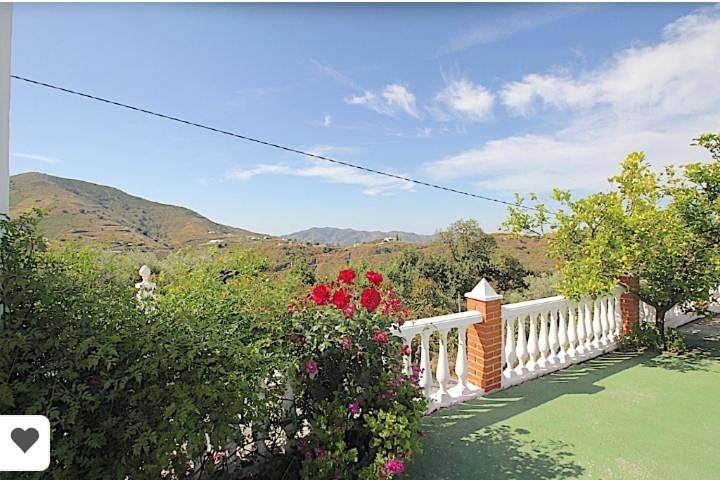 Casa rural para 7 personas, con terraza además de piscina y jacuzzi en Canillas de Aceituno - 2