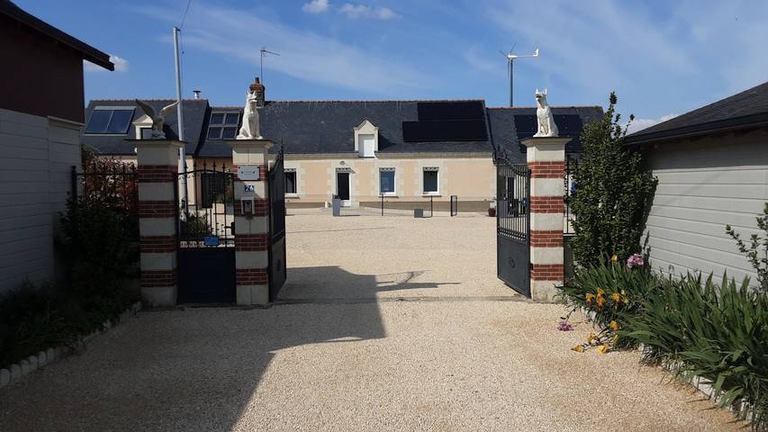 Gîte pour 4 personnes, avec terrasse dans Saulgé-l'Hôpital