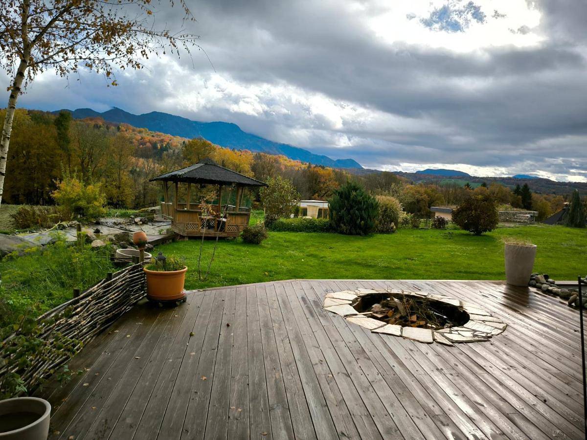 Domaine Les Trois Biches, piscine intérieure chauffée in Fillière, Région d'Annecy