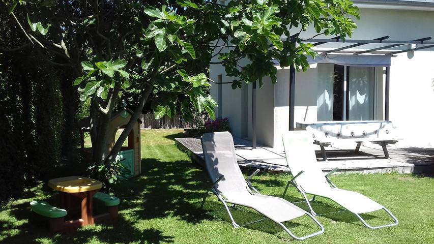 Gîte pour 6 personnes, avec terrasse et jardin à Montmartin-sur-Mer - 2