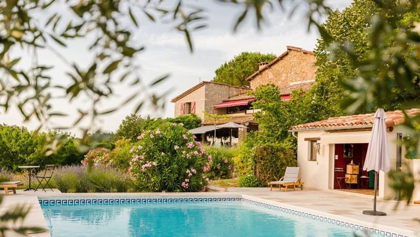 Cottage pour 2 personnes, avec piscine et jardin à Saint-Césaire-de-Gauzignan