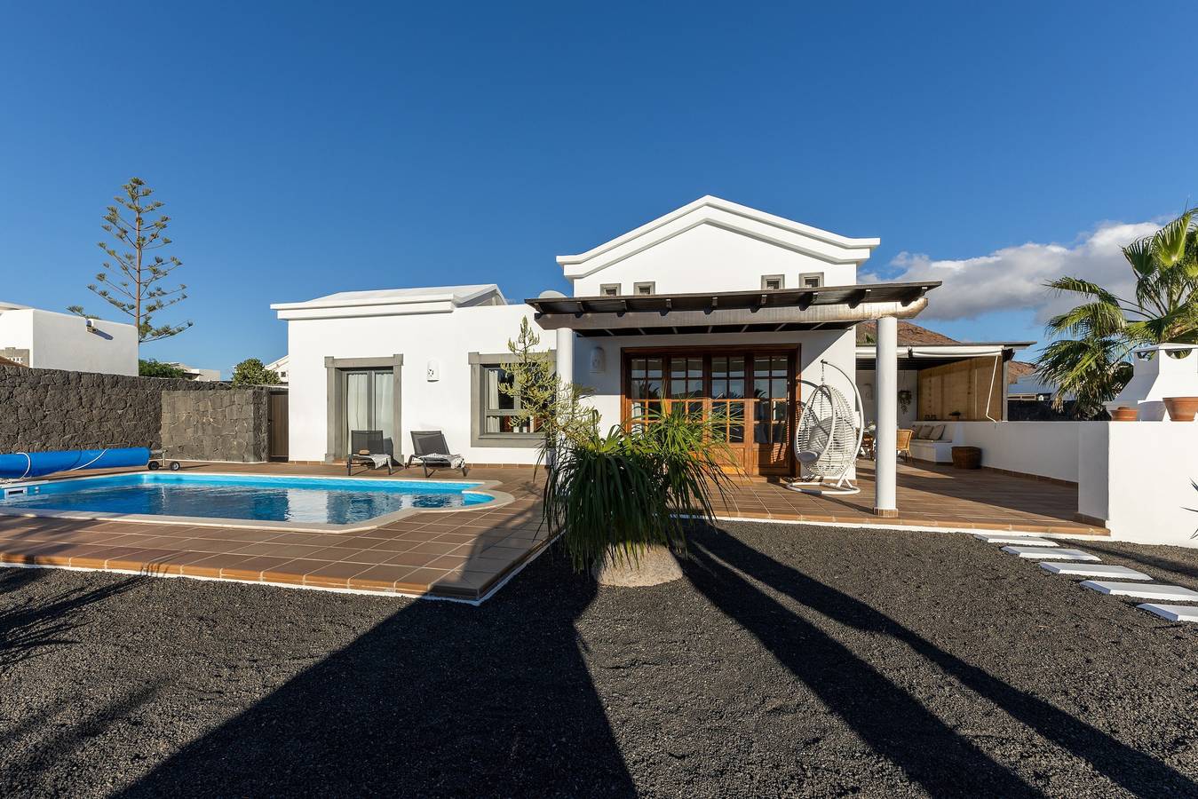 Villa "Mo Luxury Heated Pool" avec vue sur les montagnes, piscine privée et Wi-Fi in Montaña Roja, Yaiza