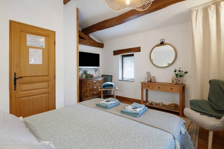 1st Floor: "Le Rocher de l'Aigle" Room 15 m² in Saumane, Cévennes