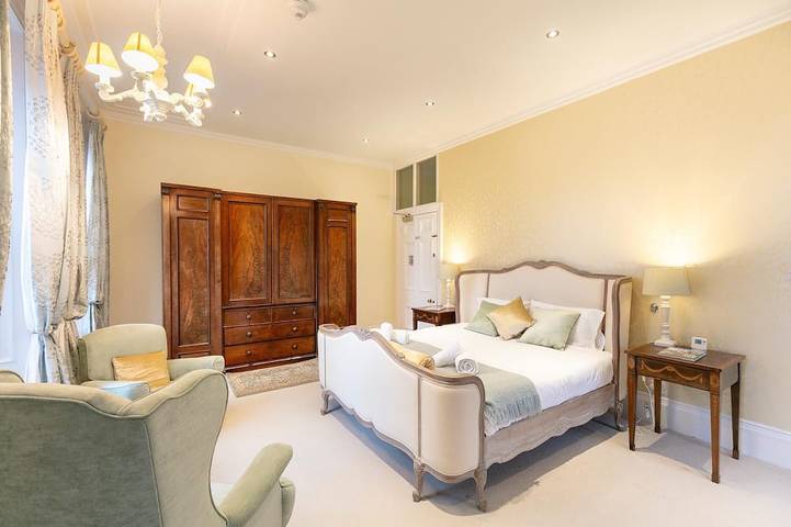 Bed and breakfast for 4 people in Kent