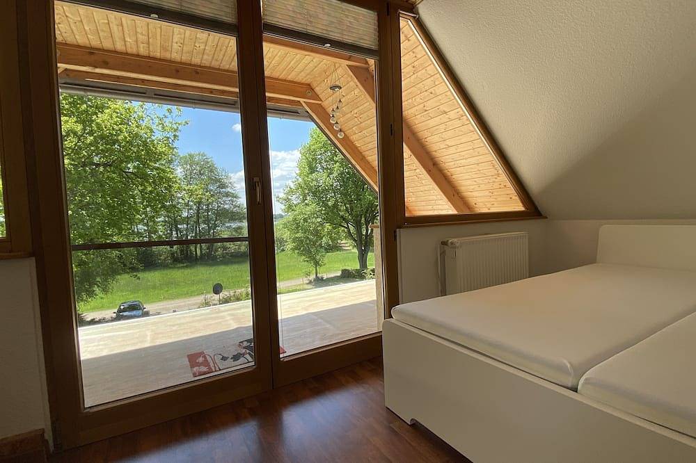 Gepflegtes Ferienhaus, unverbauter Seeblick/Blick ins Grüne, 90 m bis Fleesensee in Silz, Fleesensee