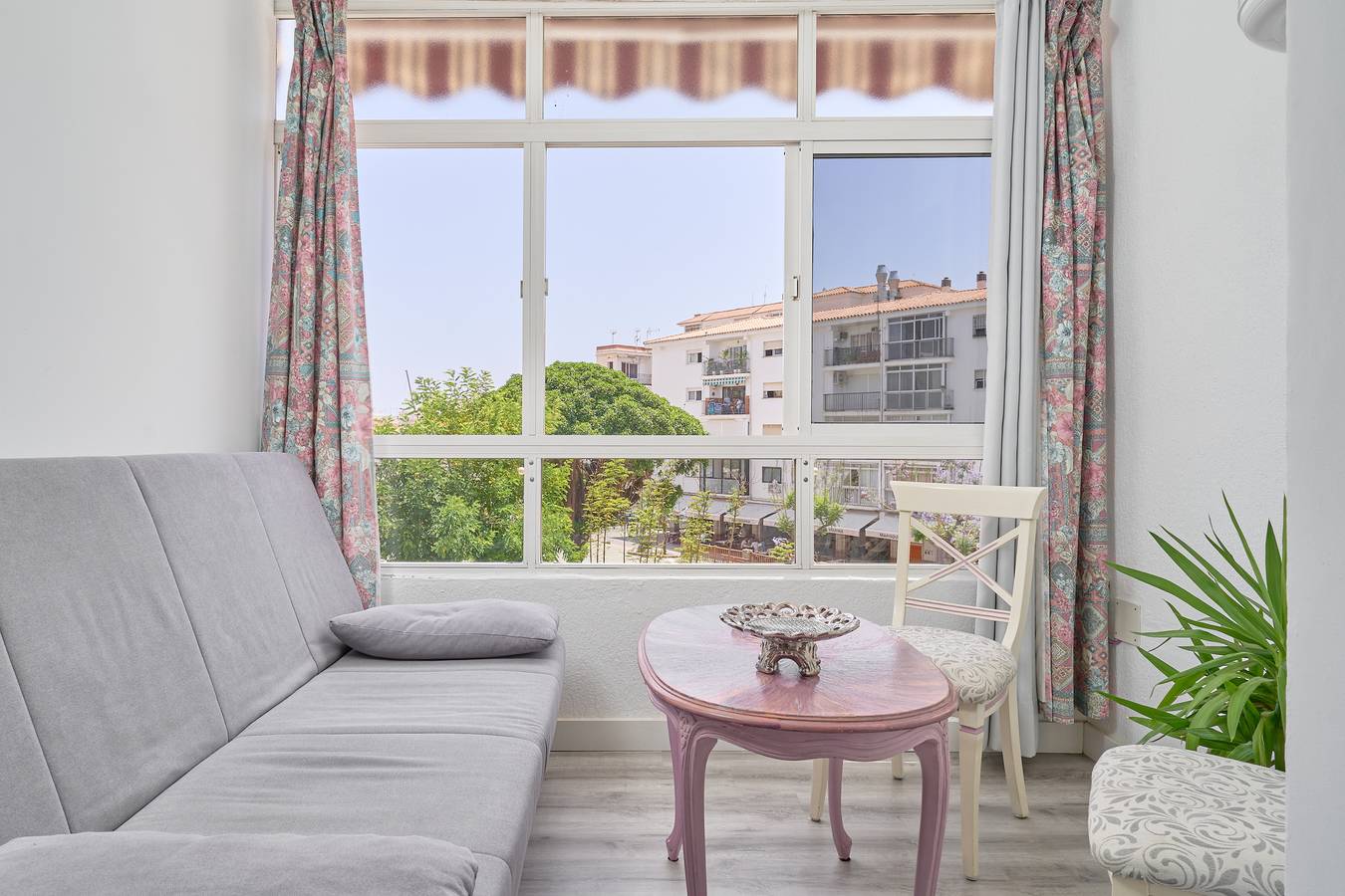Gehele studio, Studio 'La Marina Nerja' met privéterras, draadloos internet en airconditioning in Nerja Centre, Nerja