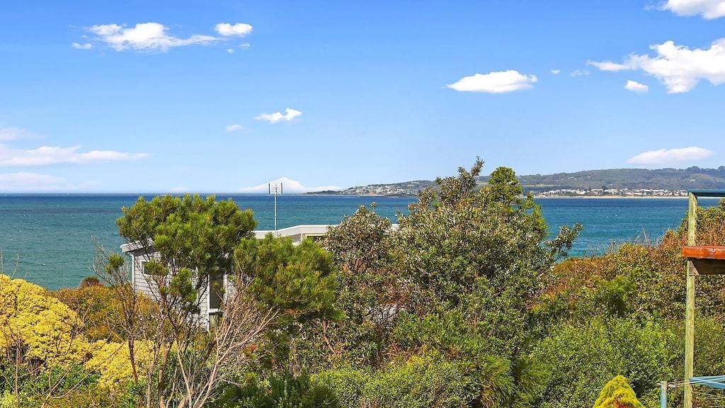 Blue Surf in Skenes Creek, Colac Otway Shire
