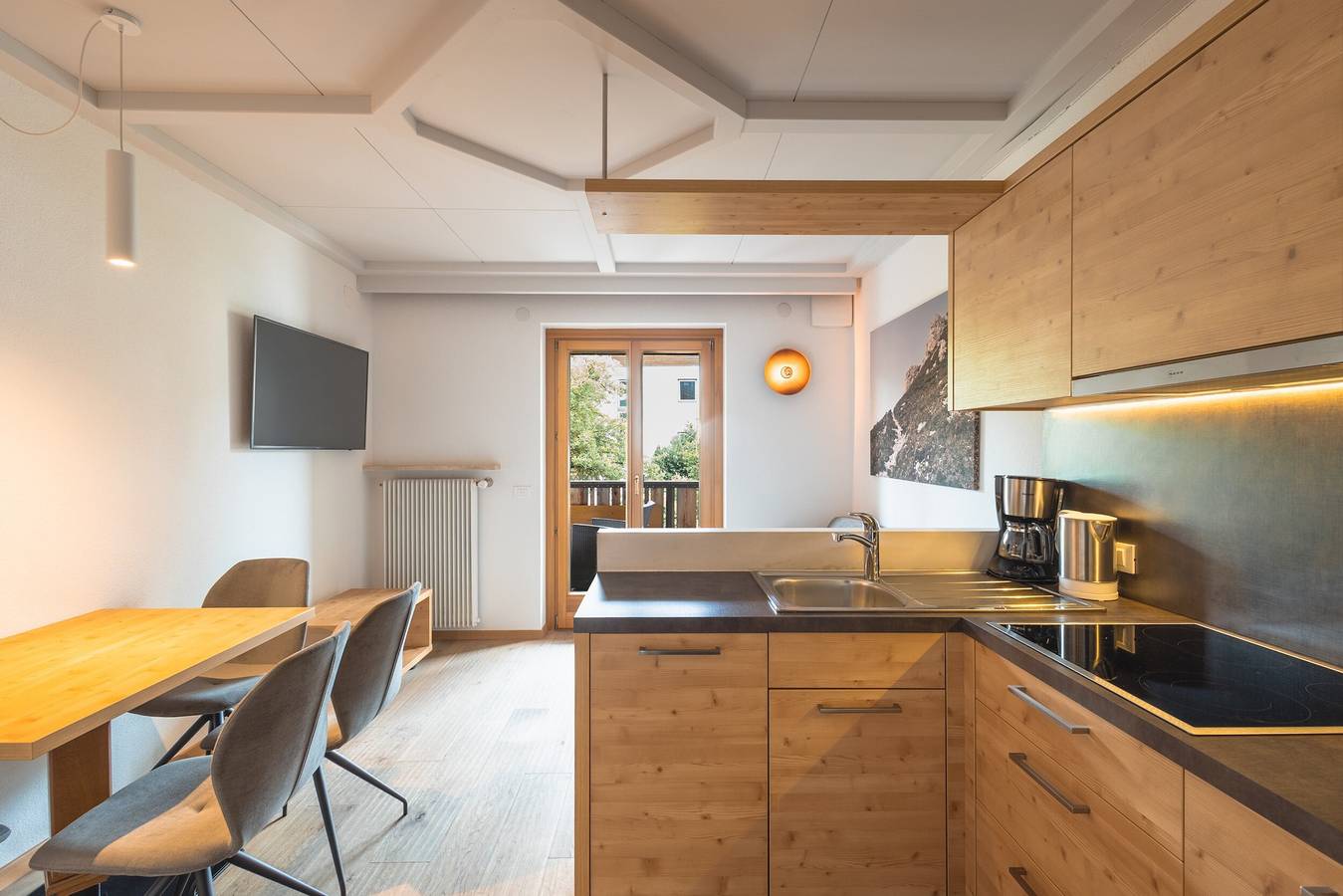 Entire apartment, Apartment "Kriendl Nr 2" with Mountain View, Private Terrace & Wi-Fi in Mitterolang - Valdaora di Mezzo, Olang