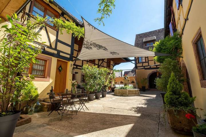 Location de vacances pour 12 personnes, avec Terrasse ainsi que Jardin et Vue à Saint-Hippolyte