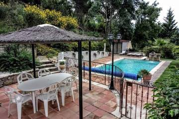 Gîte pour 2 personnes, avec terrasse et jardin à Lodève