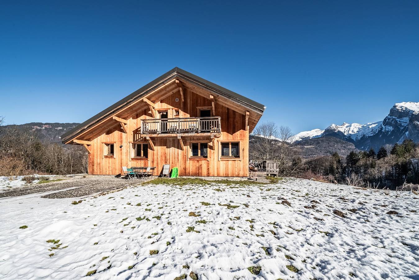 Chalet 'Le Mas Devant' with Mountain View, Private Terrace and Wi-Fi in Station de Morillon, Grand Massif
