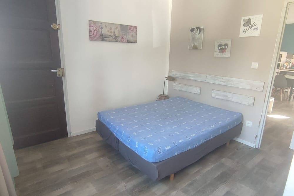 Entire apartment, T2 terrace clim easy parking in Toulon, Mediterranean Coast (France)