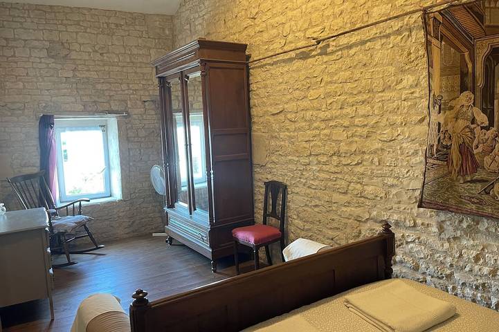 Location de vacances pour 7 personnes, avec piscine ainsi que terrasse et jardin à Dœuil-sur-le-Mignon - 3