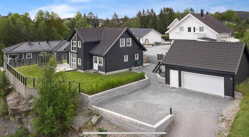 Ferienhaus für 7 Personen, mit Whirlpool und Terrasse sowie Garten in Halden