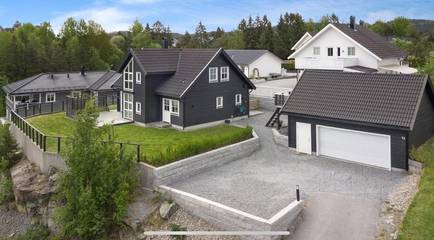 Ferienhaus für 7 Personen, mit Garten und Whirlpool in Halden