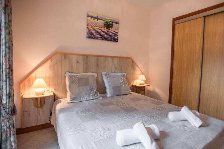 Location de vacances pour 6 personnes, avec terrasse ainsi que jardin et piscine à Prats-du-Périgord - 4