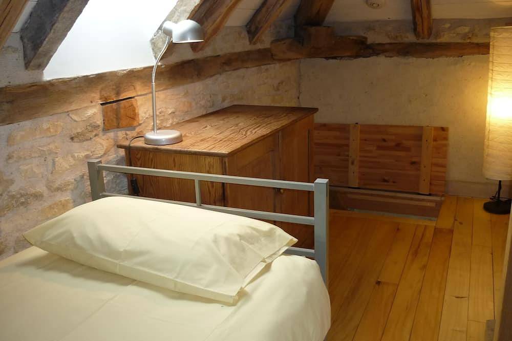 Appartement entier, Charmant cottage restauré, situé dans le village médiéval de Flavigny-sur-Ozerai in Flavigny-sur-Ozerain, Région de Montbard