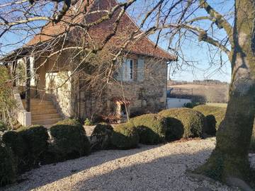 Gîte pour 5 personnes, avec jardin ainsi que vue et piscine, animaux acceptés à Clermont-d'Excideuil