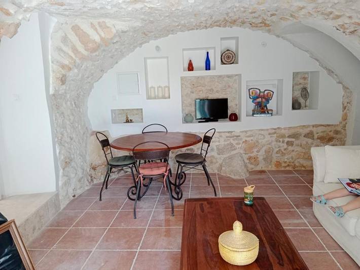 Location de vacances pour 5 personnes, avec piscine ainsi que jardin et vue à Labastide-de-Virac - 2