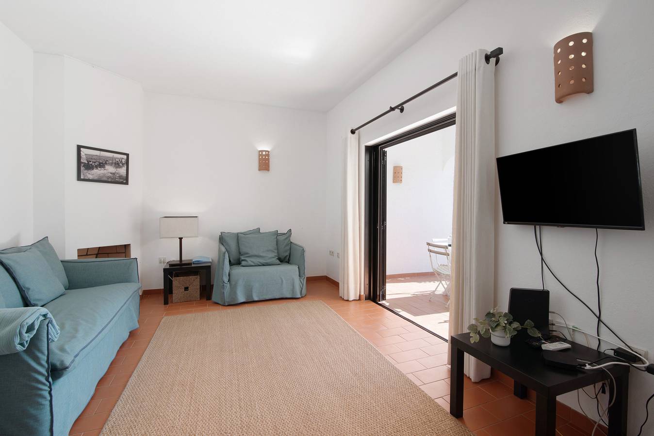 Casa vacanze 'Terrace 19B' con vista mare, piscina condivisa e aria condizionata in Pedras d'El Rei, Santa Luzia