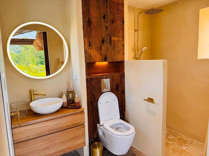 Location de vacances pour 10 personnes, avec jardin ainsi que vue et piscine à Entrechaux - 2