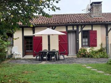 Gîte pour 6 personnes, avec terrasse à Uza