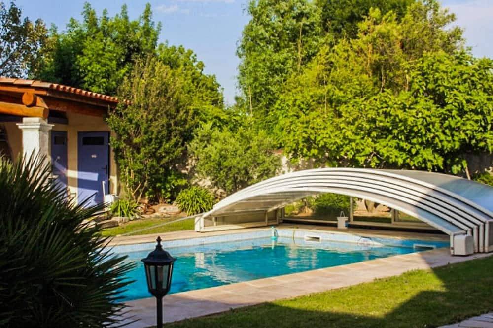 Gorgeous home in Senas in Sénas, Arles region