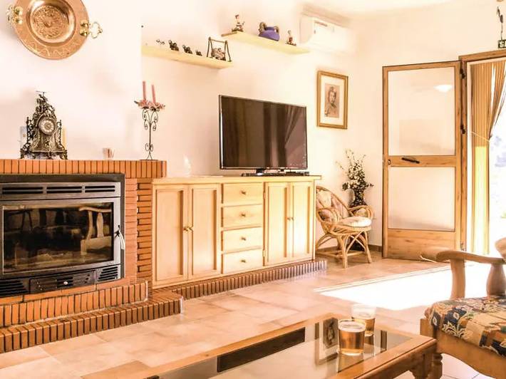 Chalet para 6 personas, con terraza y piscina en Parque Natural Sierras Subbéticas - 4