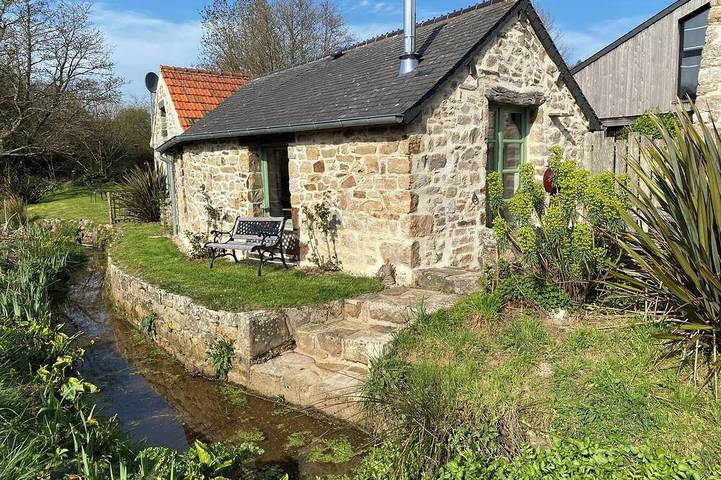 Gîte pour 2 personnes, avec jacuzzi ainsi que terrasse et jardin à Les Moitiers-d'Allonne
