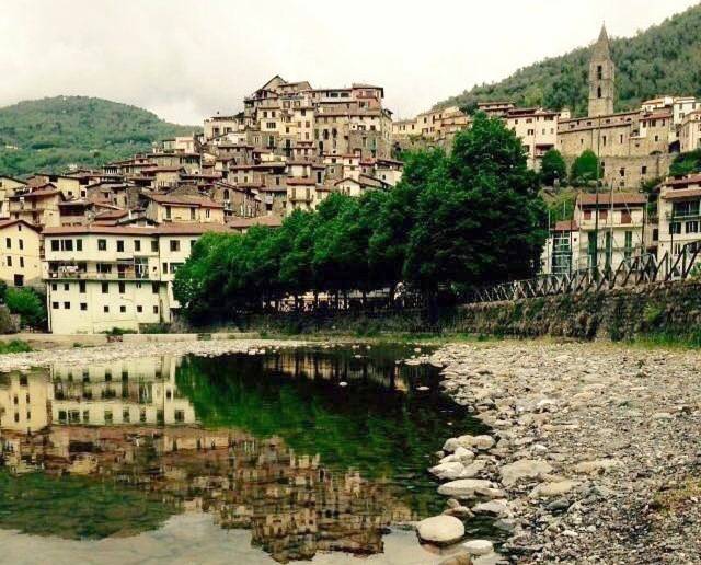 Sul Ponte Affittacamere in Pigna  (Ligurie), Alpes liguriennes