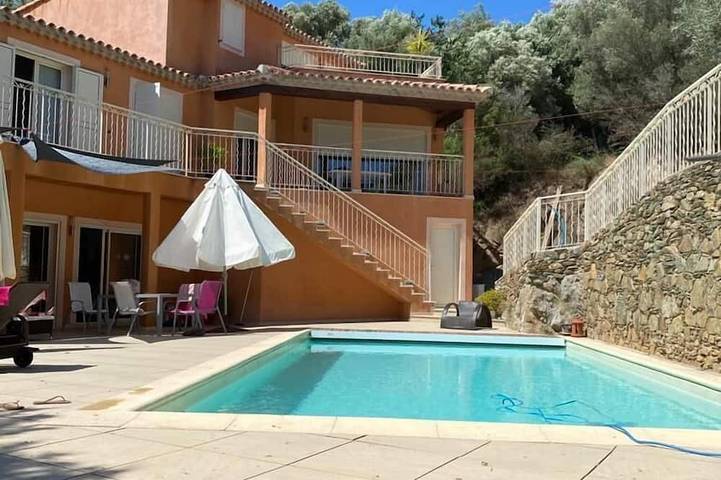 Ferienhaus für 10 Personen, mit Balkon und Garten