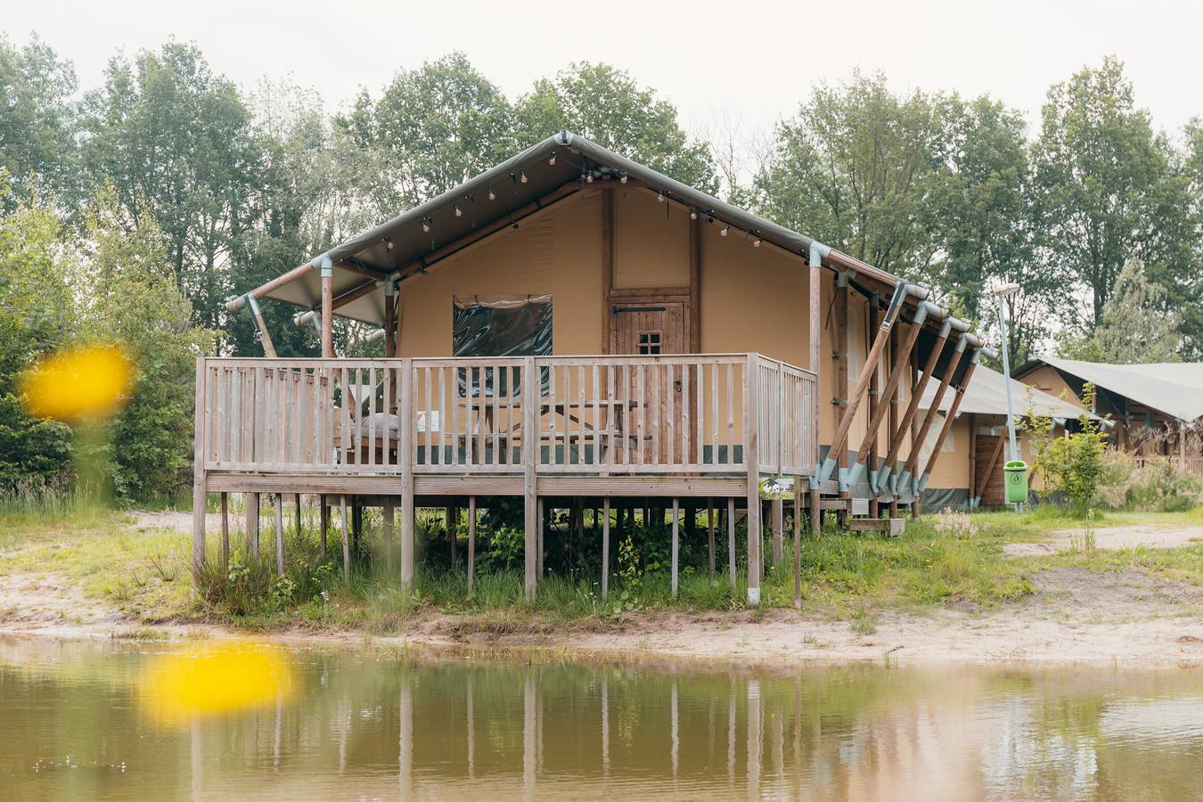 Vakantiepark Sallandshoeve — Luxus Safarizelt am Wasser für 6 Personen in Sallandse Heuvelrug