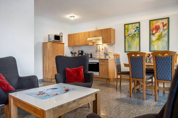 Ganze Wohnung, Ferienwohnung 'Haus Hügel - Wohnung 1' mit Privatterrasse und Wi-Fi in Ostseebad Binz, Binz