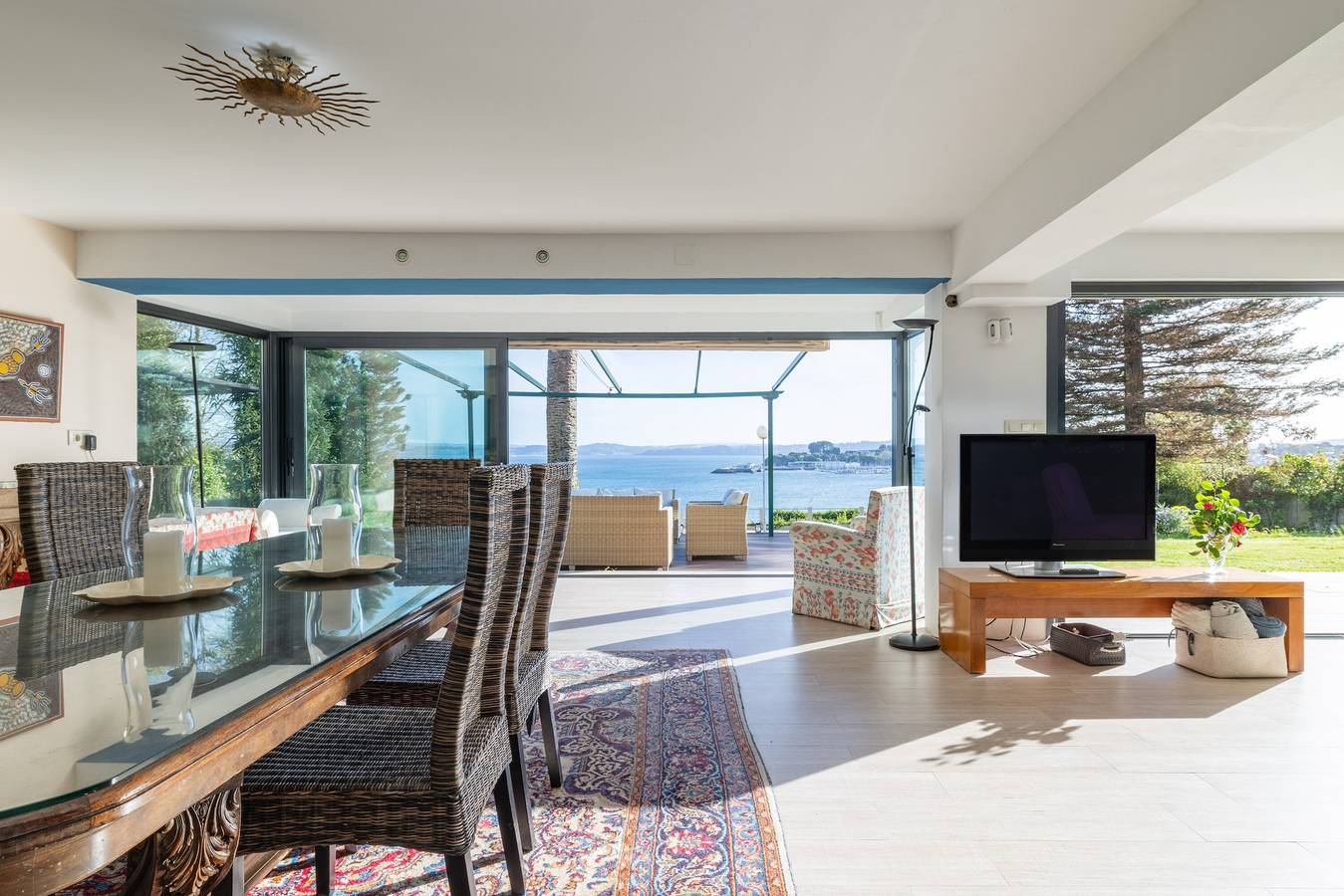 Luxury Seafront Villa in the Ares Estuary with Private Beach Access – Perfect for Families & Groups in Ares, Galician Coast