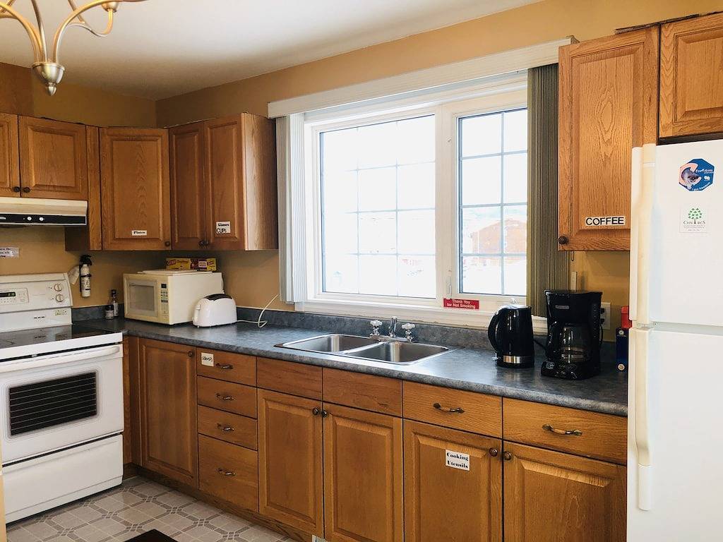 Dt Whitehorse Top Floor 2 En-suite Unit in Whitehorse, Yukon