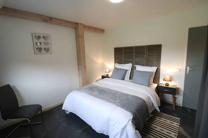 Location de vacances pour 10 personnes, avec jardin ainsi que jacuzzi et piscine à Vic-sur-Cère - 3