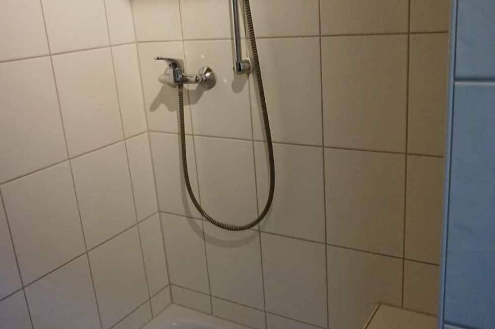 Ganze Wohnung, 3-Zimmer-Nichtraucher-Appartment mit großzügigem Balkon in Sugenheim, Fränkisches Weinland